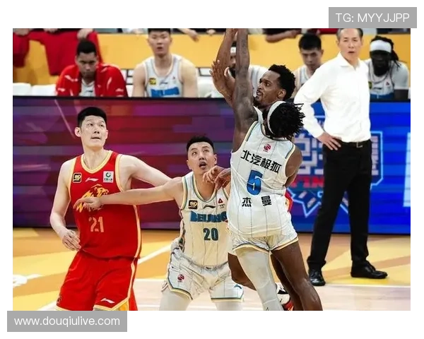 北京男篮俱乐部杯谢幕战1胜3负,年轻球员张知垚表现亮眼 北京男篮俱乐部杯谢幕战1胜3负,年轻球员张知垚表现亮眼