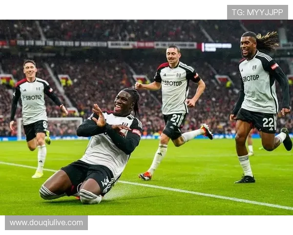 富勒姆定位球战术复盘：里德绝平球如何撕破利物浦防线